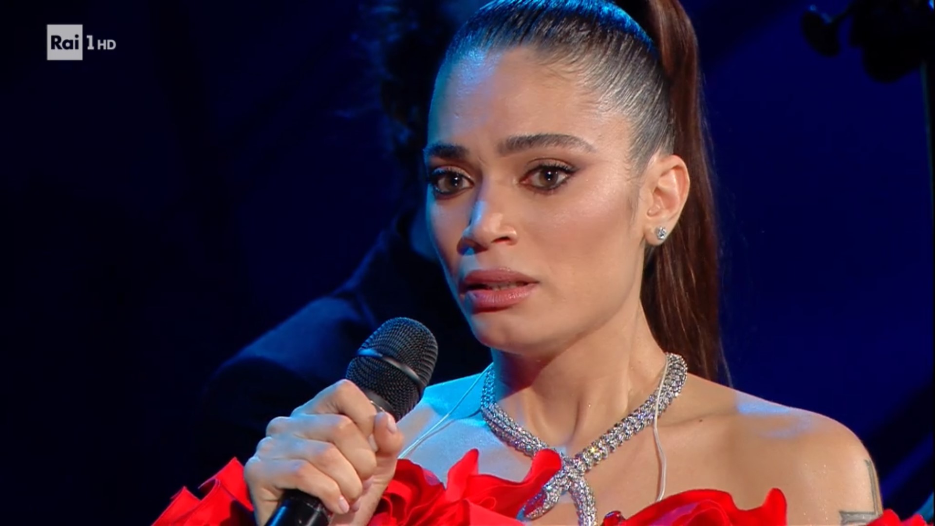 Sanremo 2021, Elodie si commuove sul palco dell’Ariston e poi interpreta Mai così di Mina