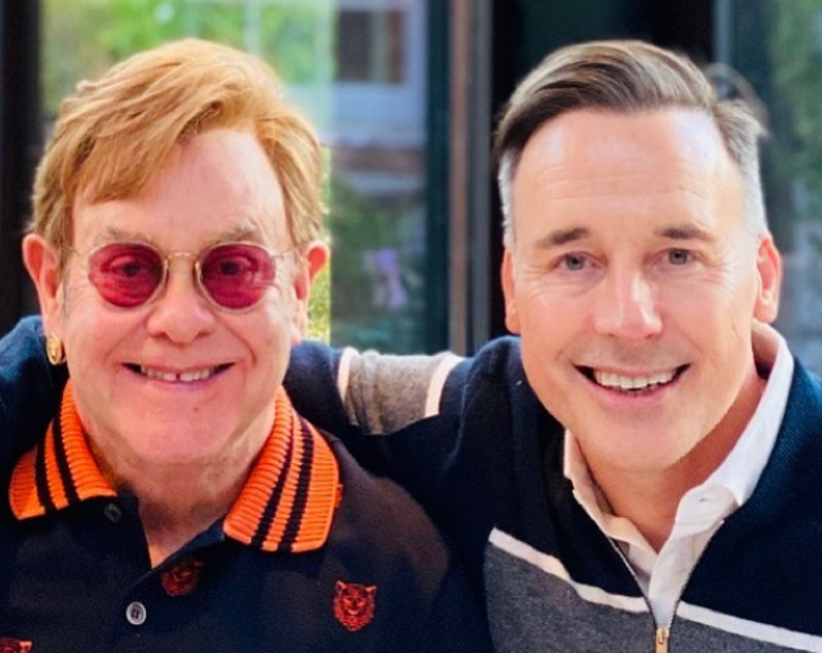Elton John: “La Chiesa non benedice le unioni gay ma trae profitti da Rocketman”