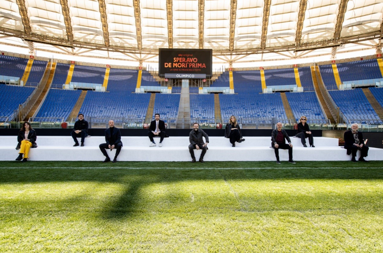 Speravo de Morì Prima, regista e cast presentano (all’Olimpico) la serie Sky e Now Tv su Francesco Totti