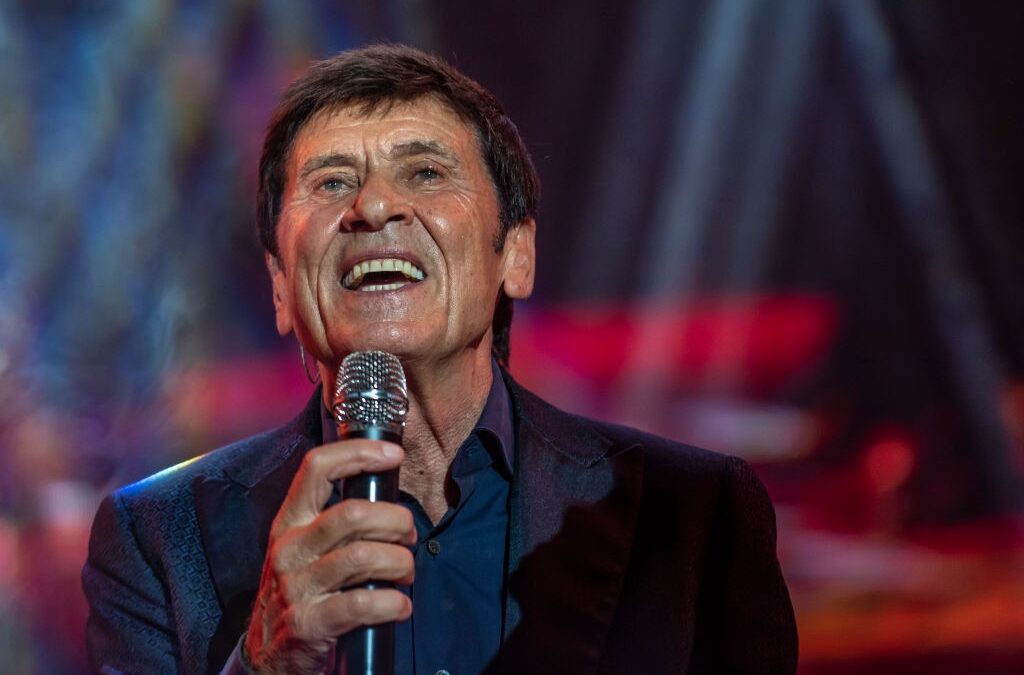 Gianni Morandi ricoverato in ospedale per ustioni: come sta il cantante?