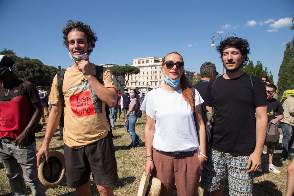 Le Sardine occupano la sede del PD