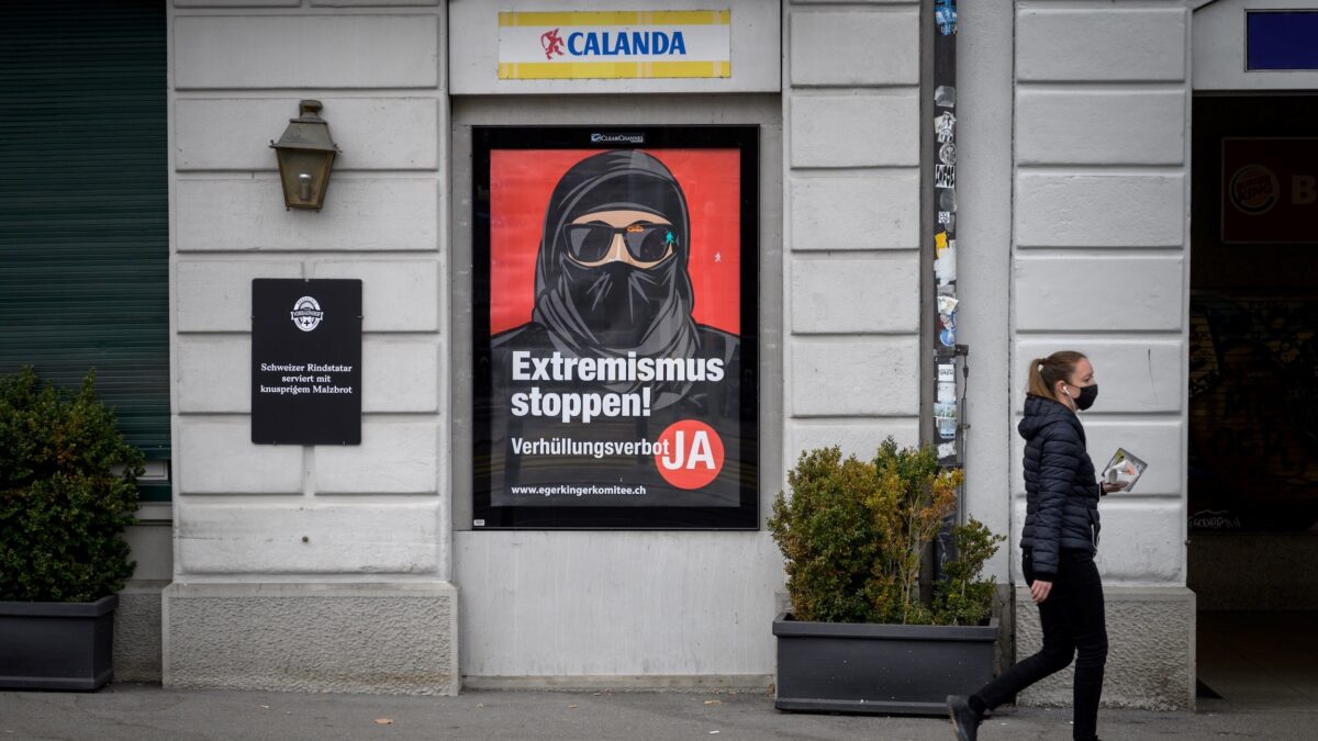 La Svizzera ha vietato niqab e burqa nei luoghi pubblici