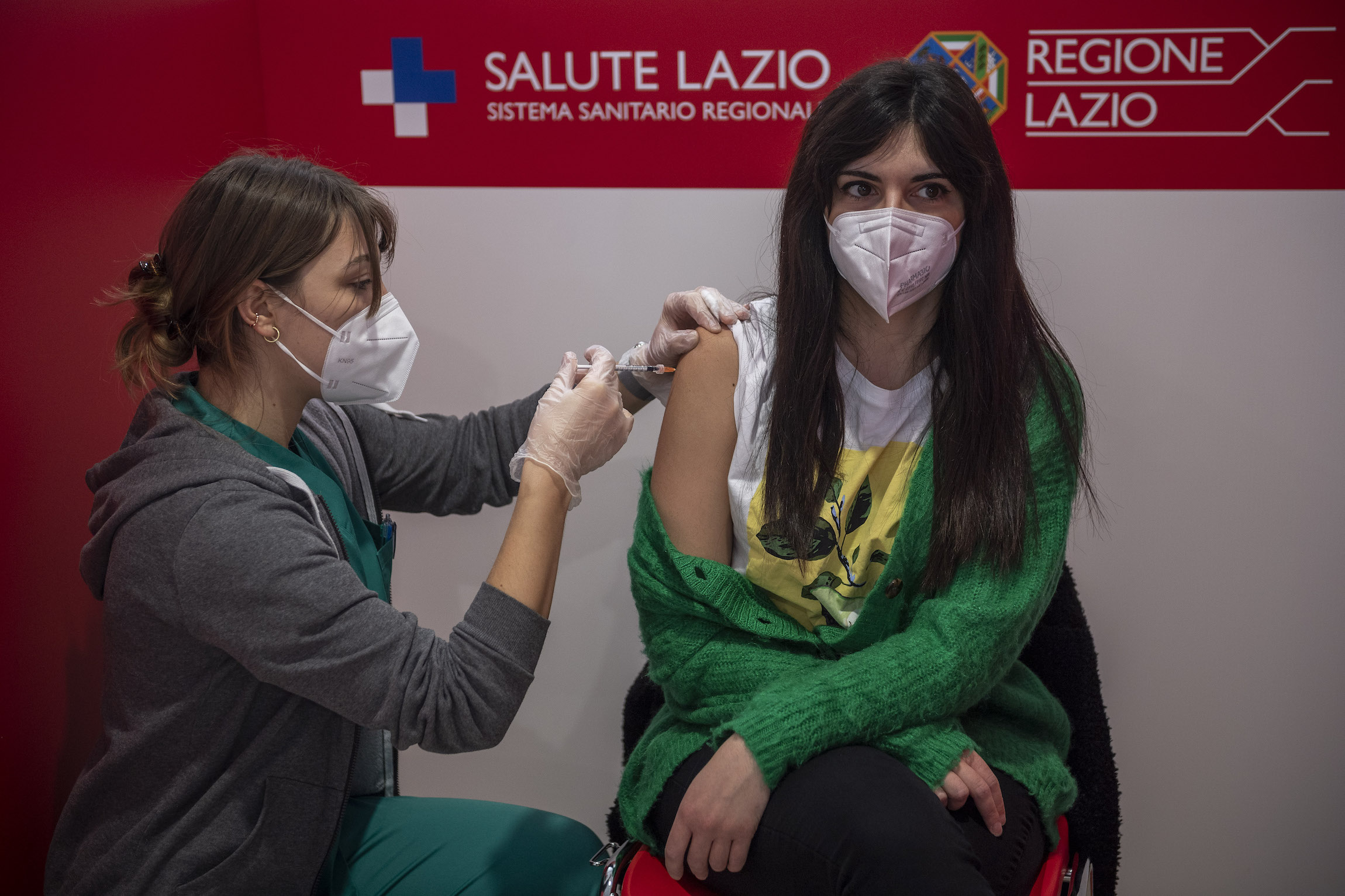 AstraZeneca per tutti e apertura a Sputnik: i prossimi step della campagna vaccinale