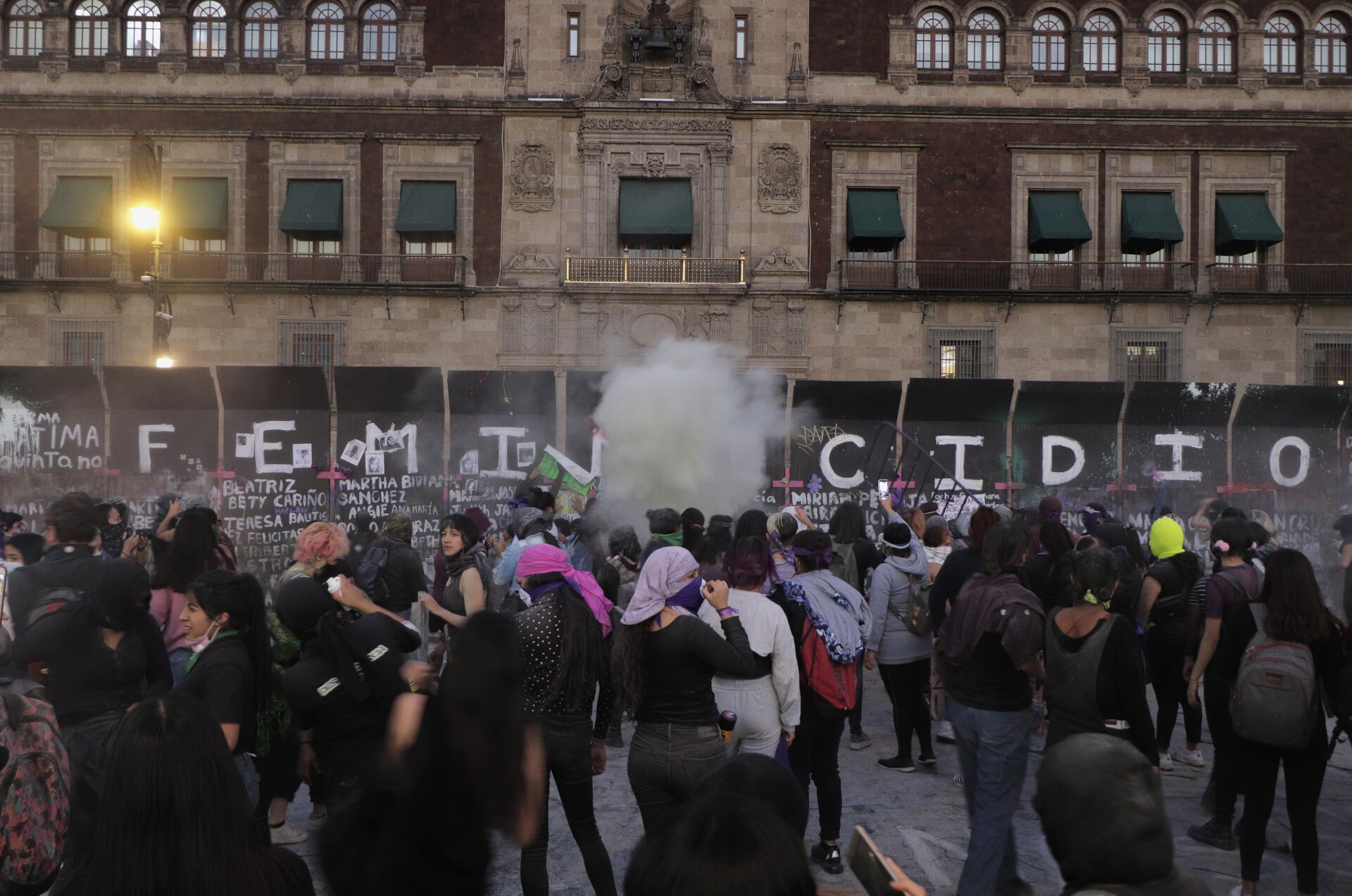 Messico, scontri durante la manifestazione dell’8 marzo: 80 feriti