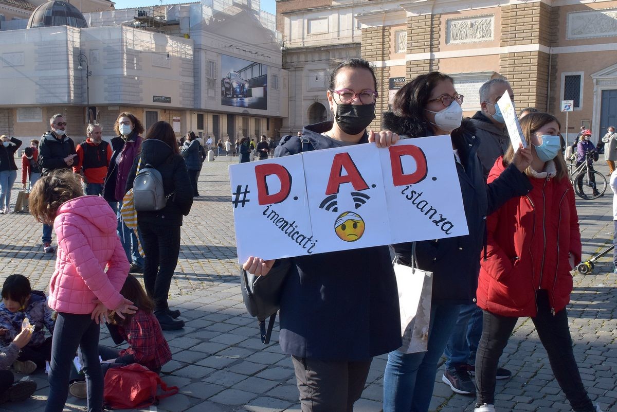 Scuola, basta Dad: manifestazioni in tutta Italia per il ritorno in presenza