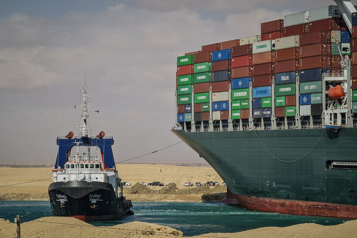 Ever Given: anche un rimorchiatore italiano nel canale di Suez