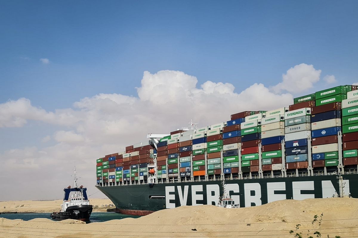 Canale di Suez, la nave Ever Given non è più incagliata