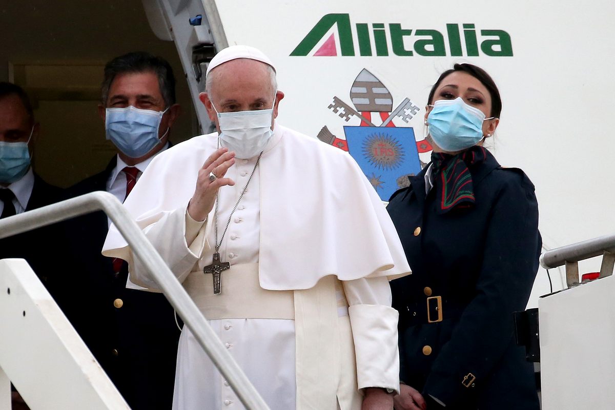 Papa Francesco atterrato in Iraq: rientra a Roma l’8 marzo