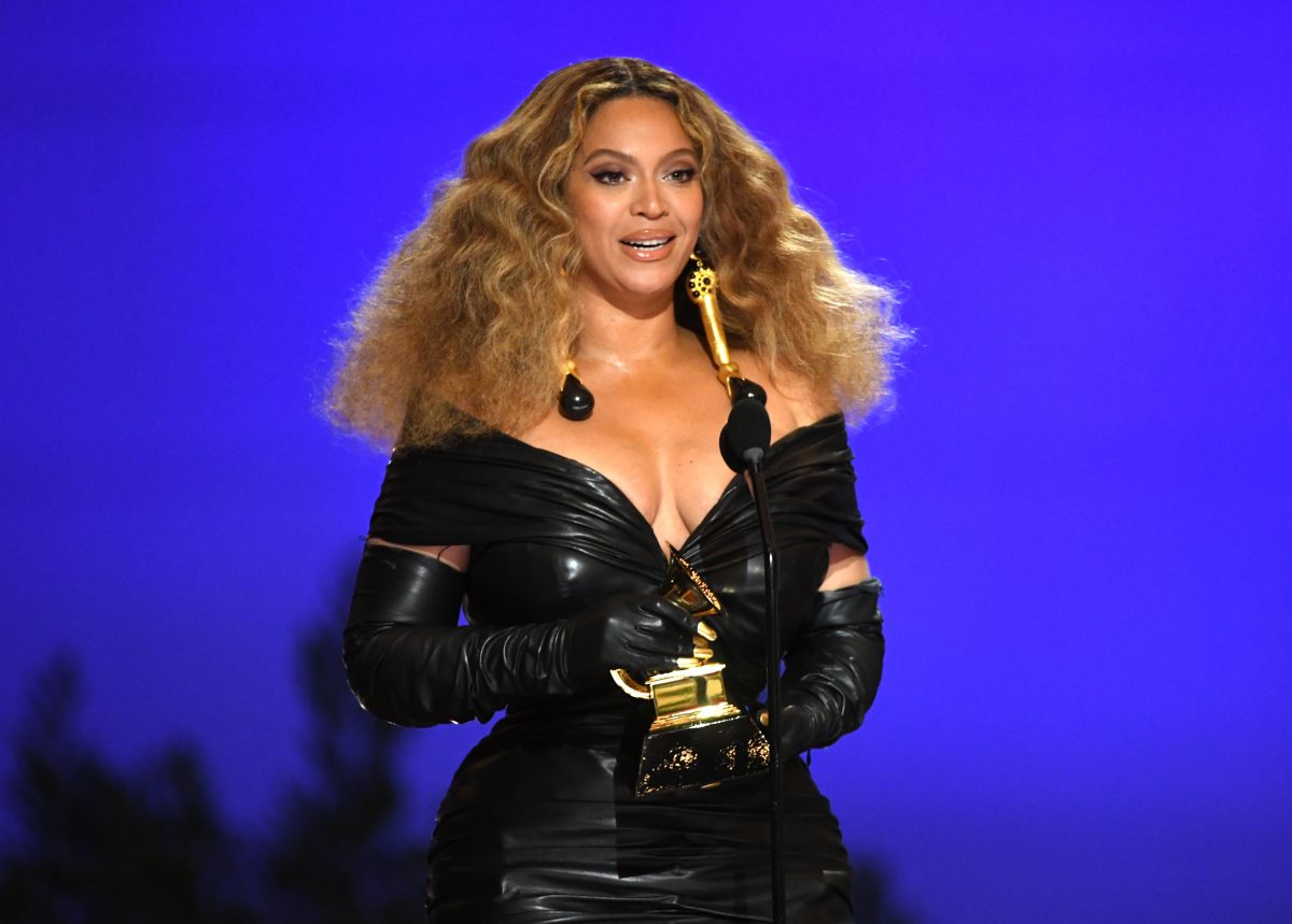 I Grammy Awards 2021 celebrano Beyoncé (con un record storico). Bene Taylor Swift e Billie Eilish