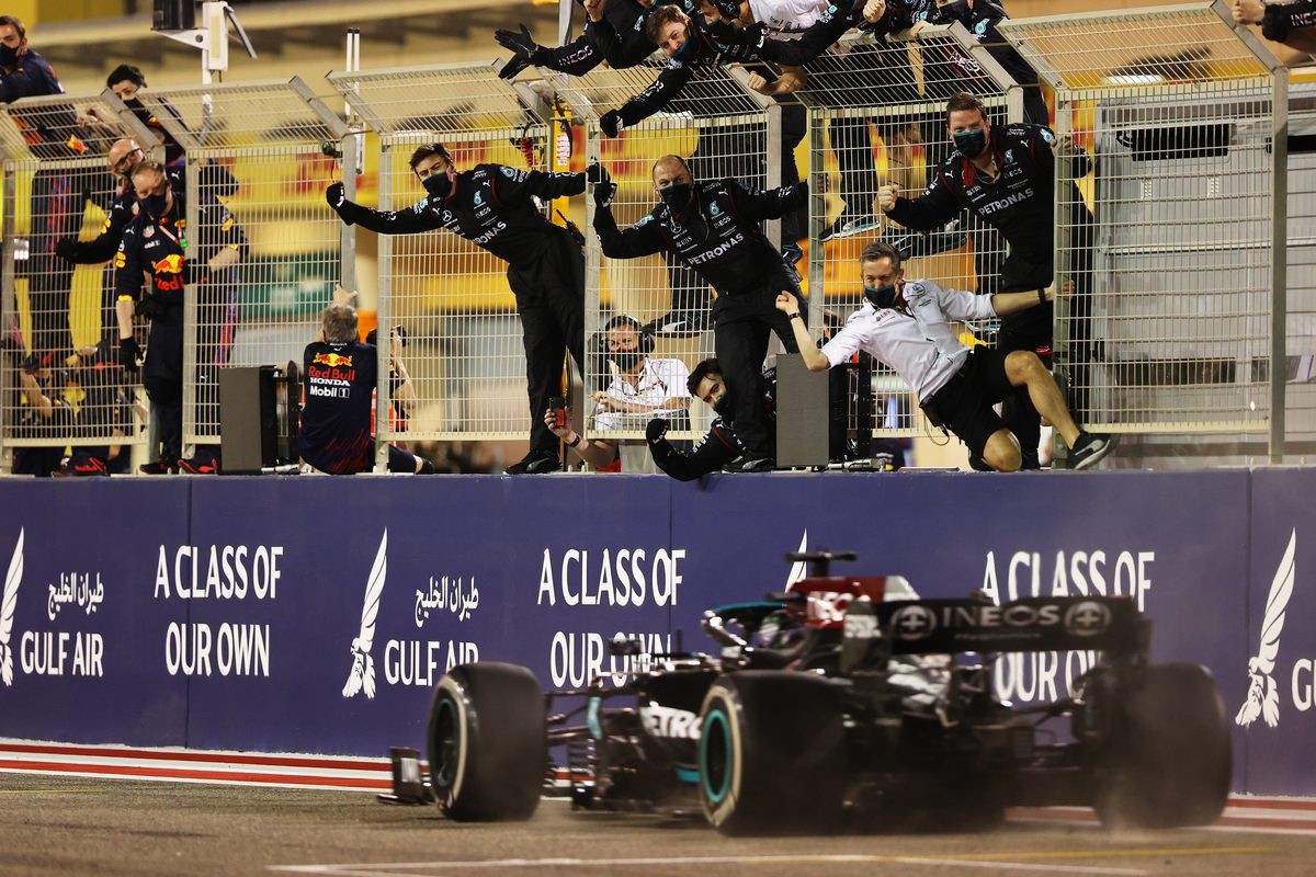 Formula 1 Bahrain 2021: vince Hamilton, 2° Verstappen, 3° Bottas