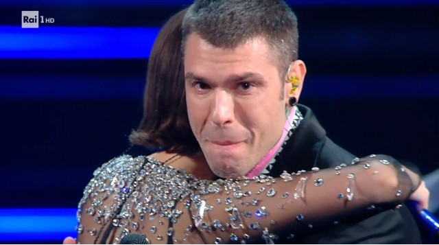 Sanremo 2021, Fedez commosso al termine dell’esibizione con Francesca Michielin