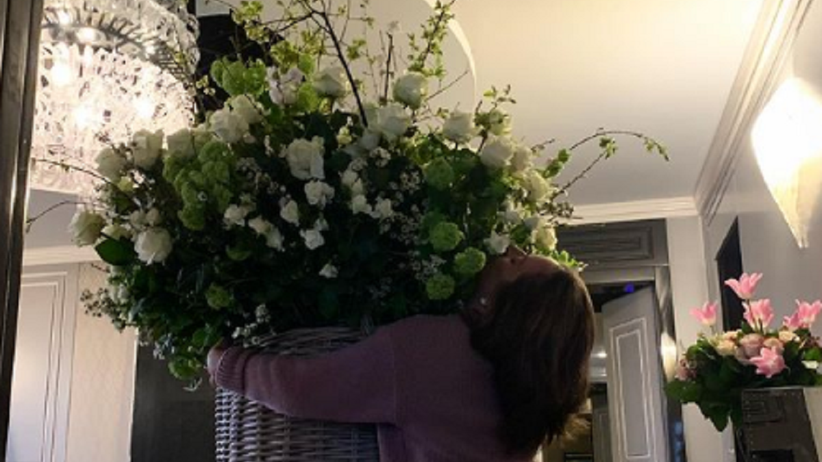 Lady Gaga, il fidanzato Michael Polansky le regala dei fiori per il compleanno