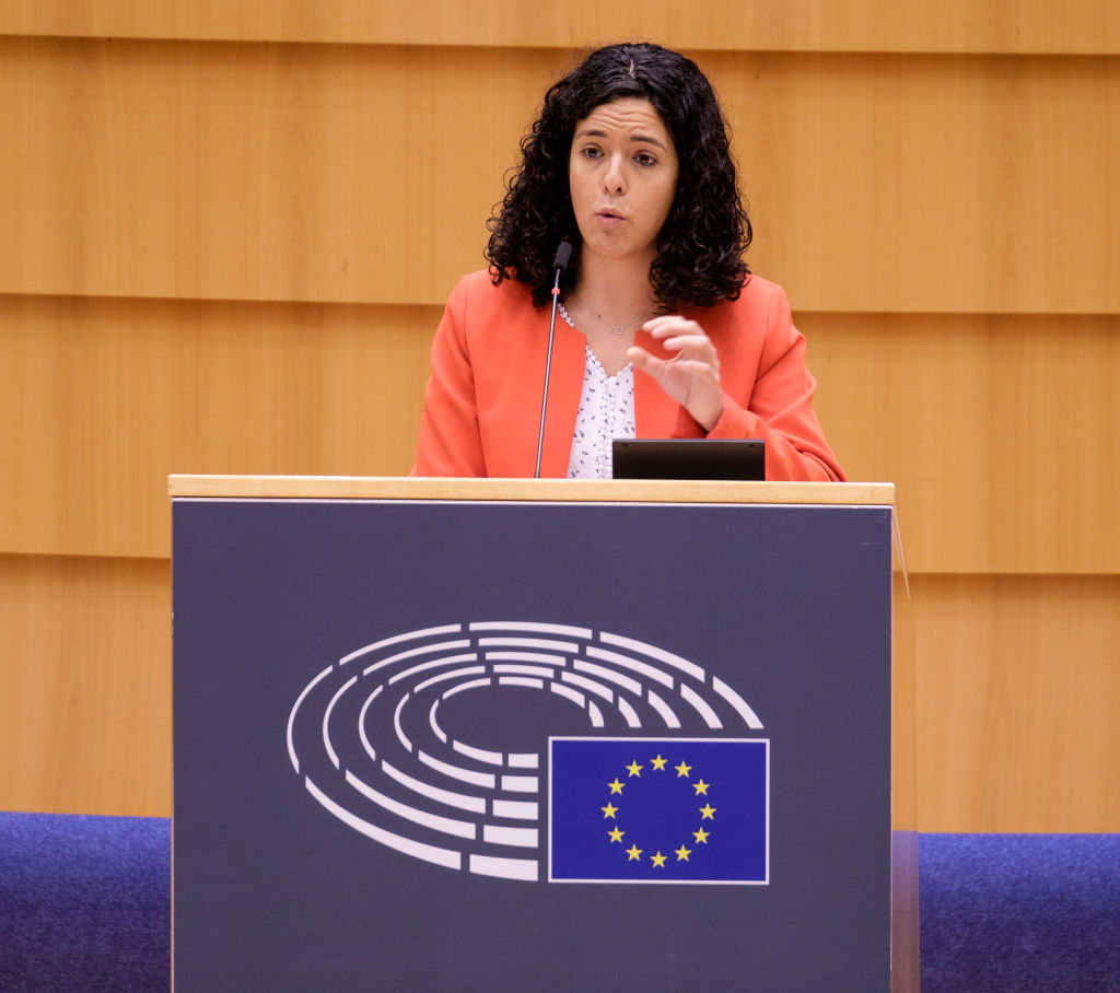 Europa e vaccini. L’affondo dell’eurodeputata francese Manon Aubry