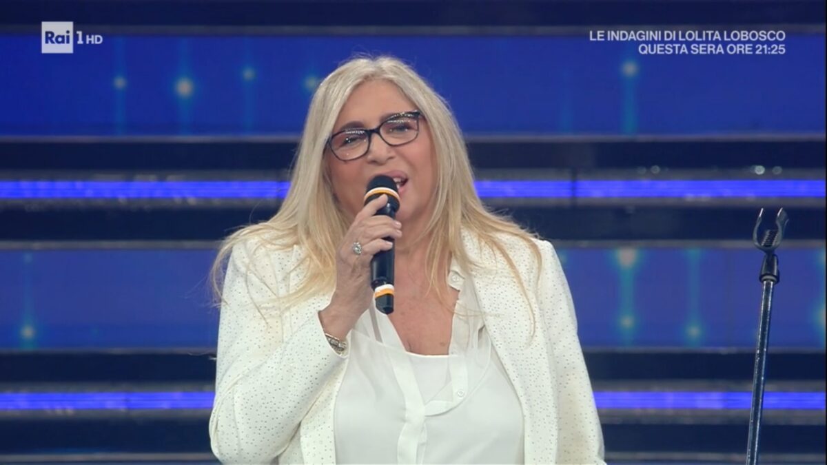 Domenica In, Extraliscio esclusi dallo speciale sanremese. Elisabetta Sgarbi all’attacco. Mara Venier replica in diretta