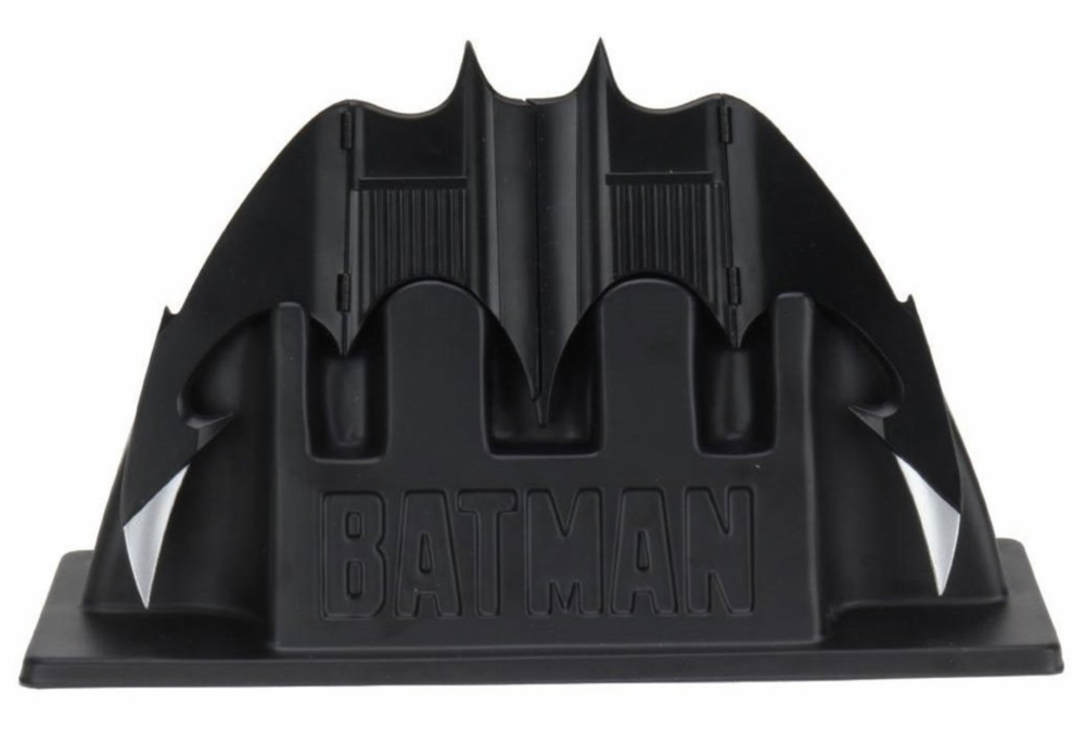 Batman: nuova replica NECA del Batarang del film di Tim Burton