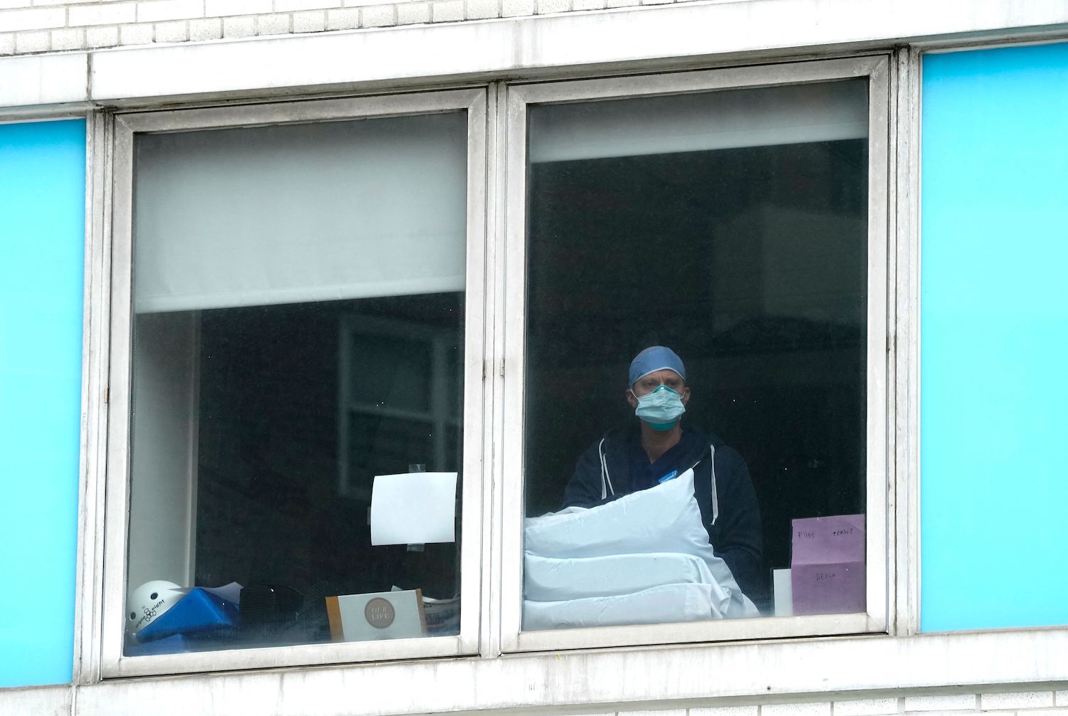 Quarantena per i vaccinati e 2 metri di distanza quando si mangia. Le nuove linee guida in Italia