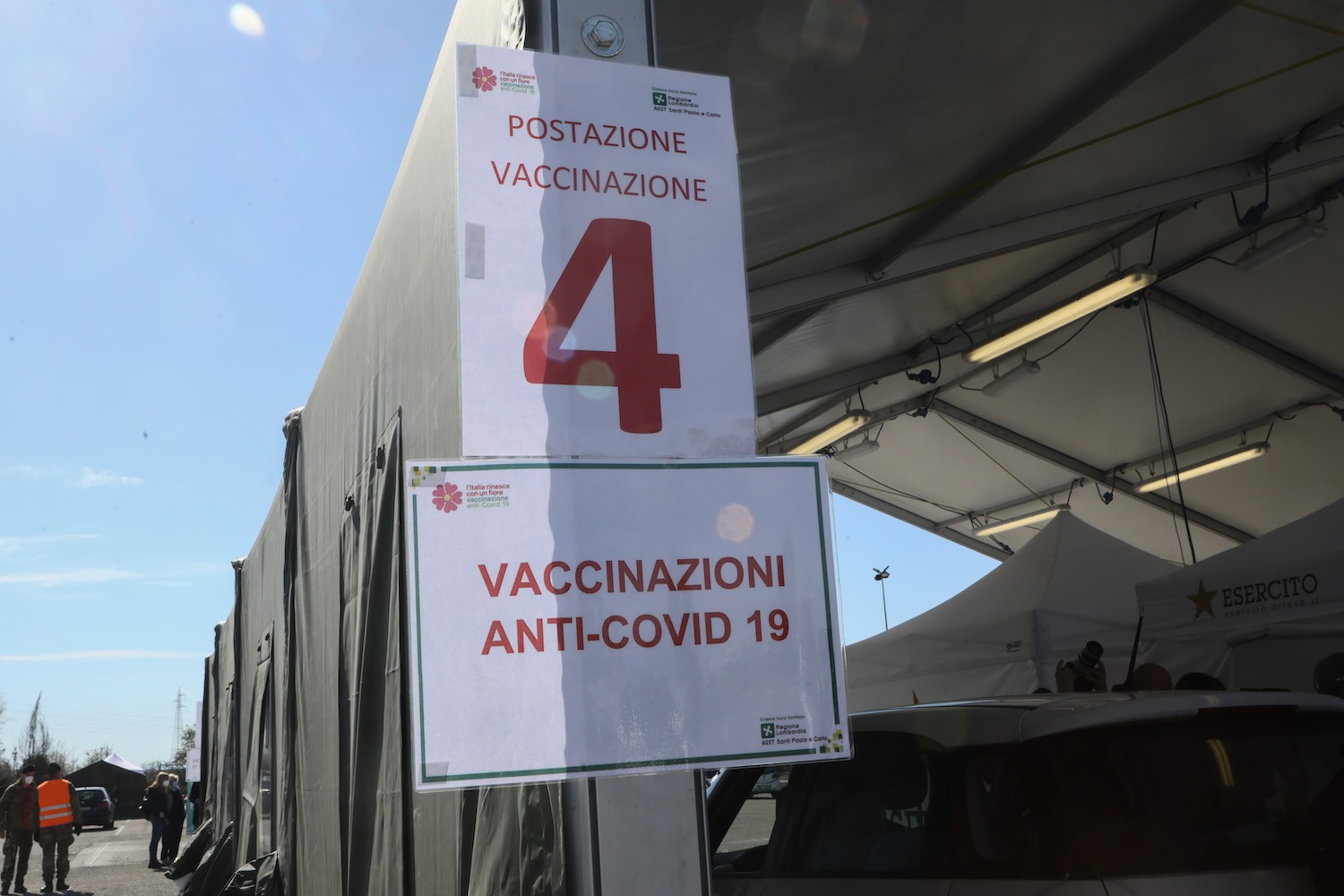 L’Italia sospende il vaccino di AstraZeneca. E adesso che succede?