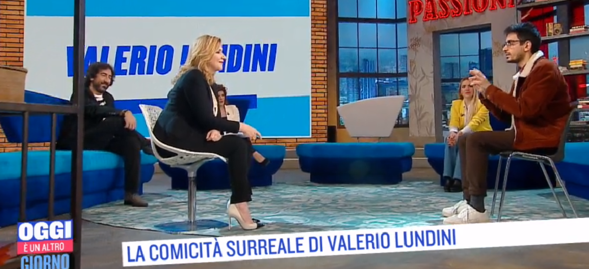 Valerio Lundini, show a Oggi è un altro giorno: “Madre Teresa scomparve una settimana dopo Diana, fu una morte in sordina”