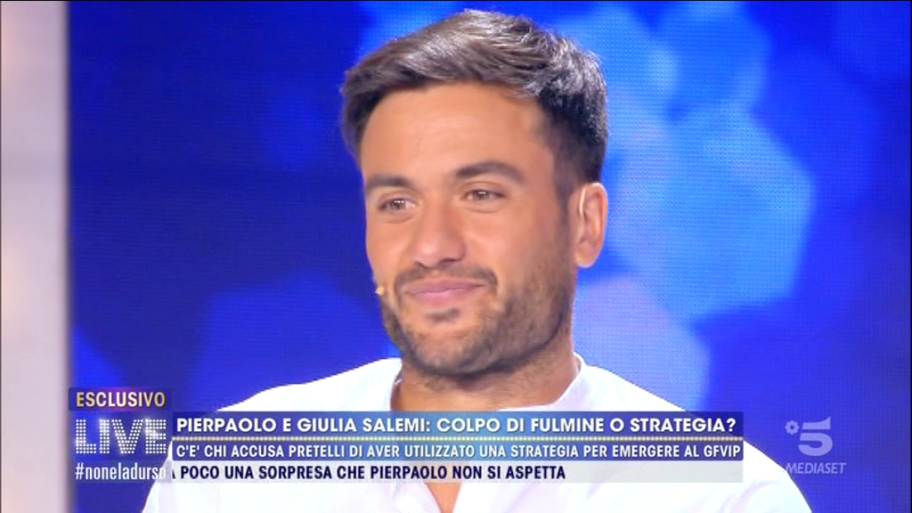 Live – Non è la d’Urso, Pierpaolo Pretelli: “Con Giulia tutto ok. Devo ancora chiarire delle cose con mia madre”