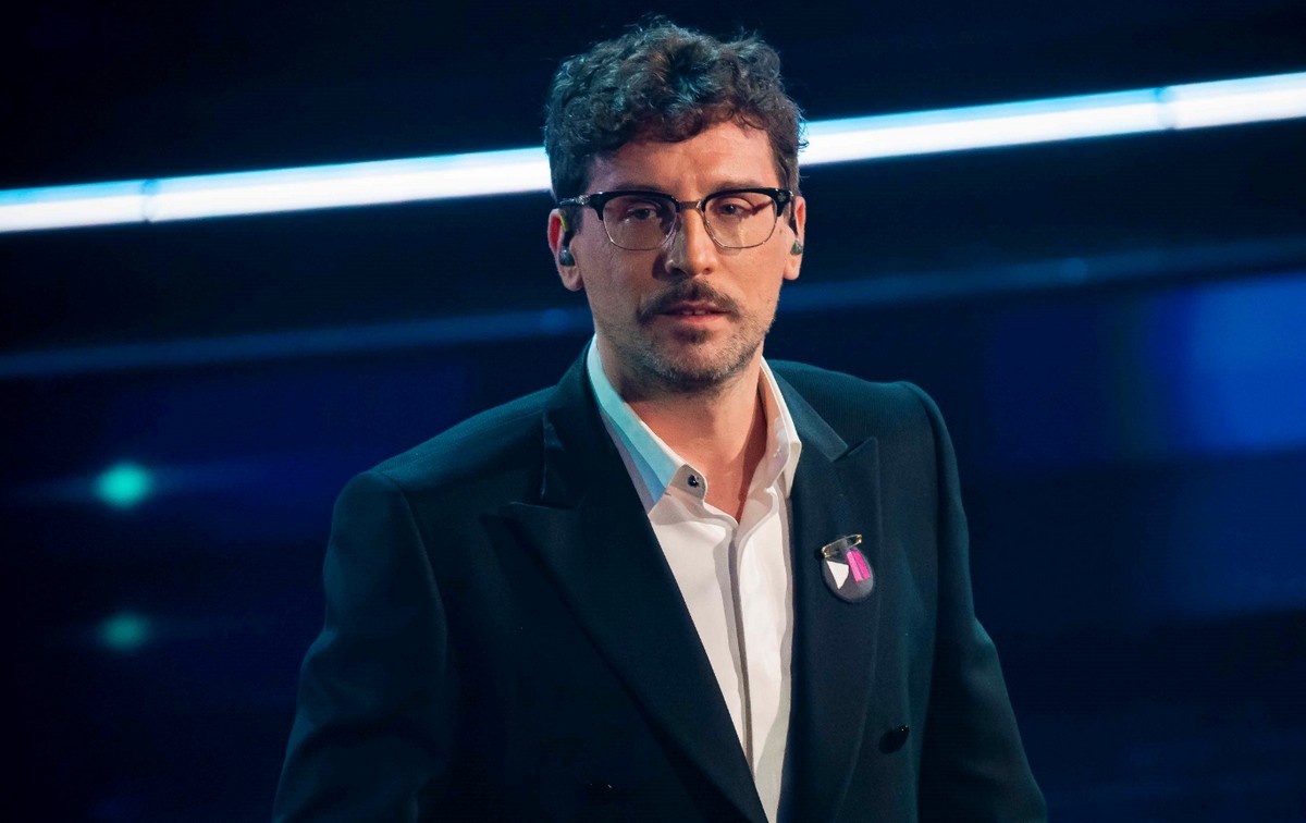 Willie Peyote si scusa dopo le offese a Sanremo: “Sono una testa di caxxo, ho detto una minchiata” (VIDEO)