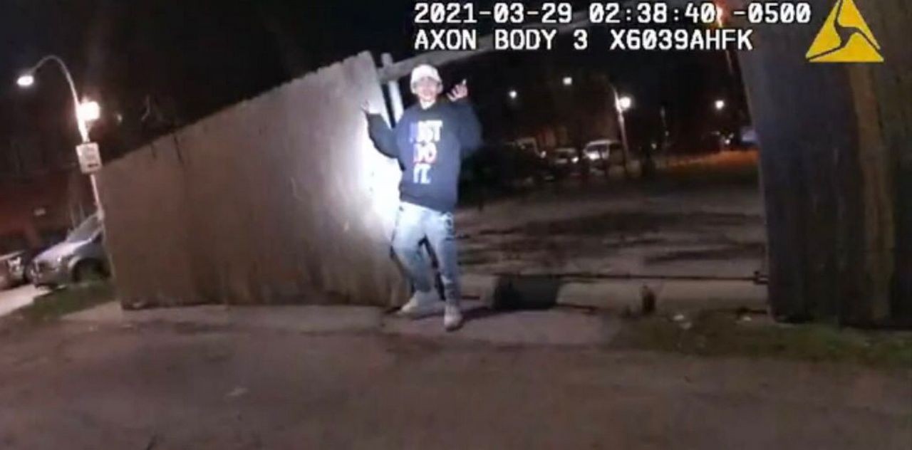 Adam Toledo: il video dell’uccisione del 13enne da parte della polizia