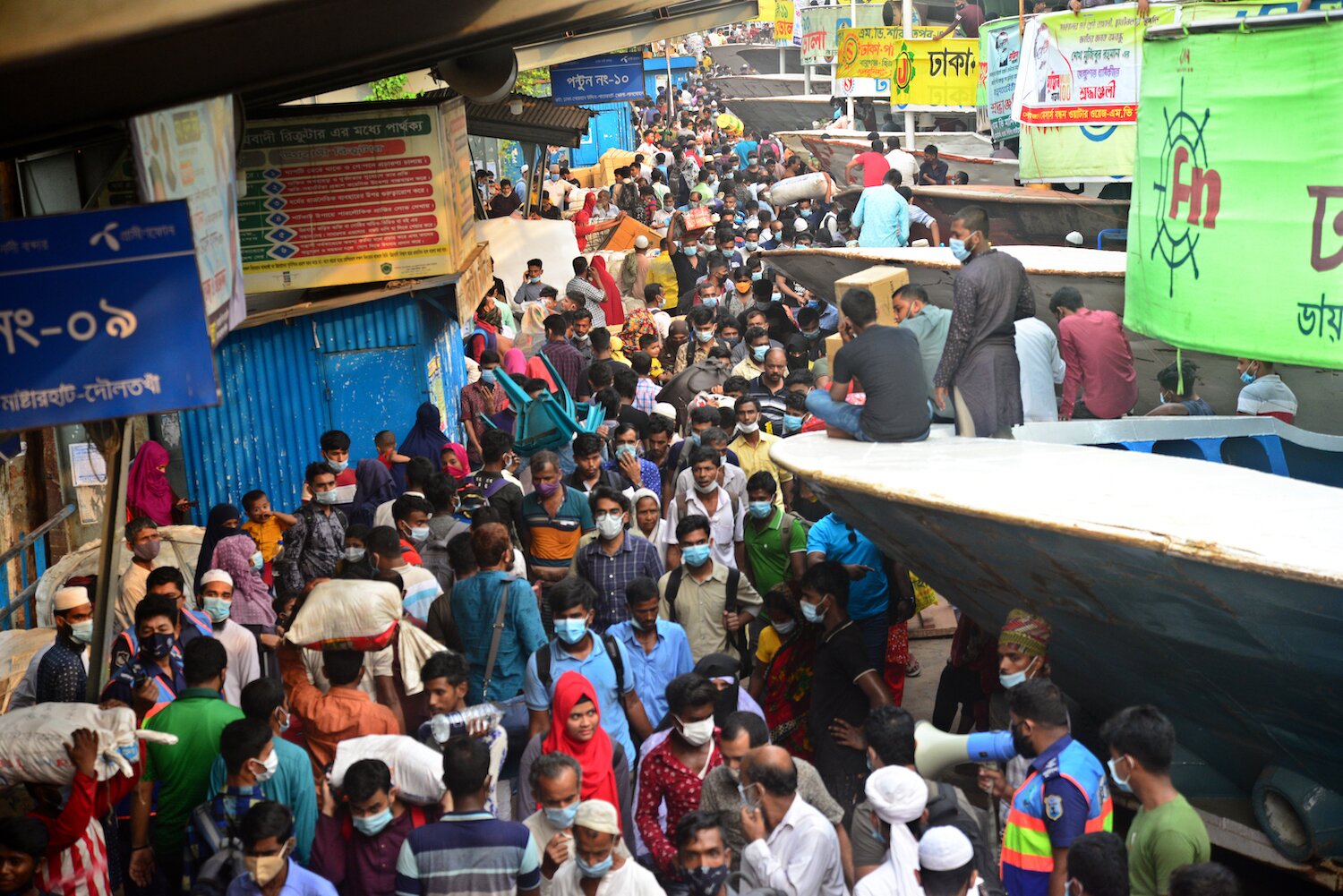 Il Bangladesh entra in lockdown per 7 giorni