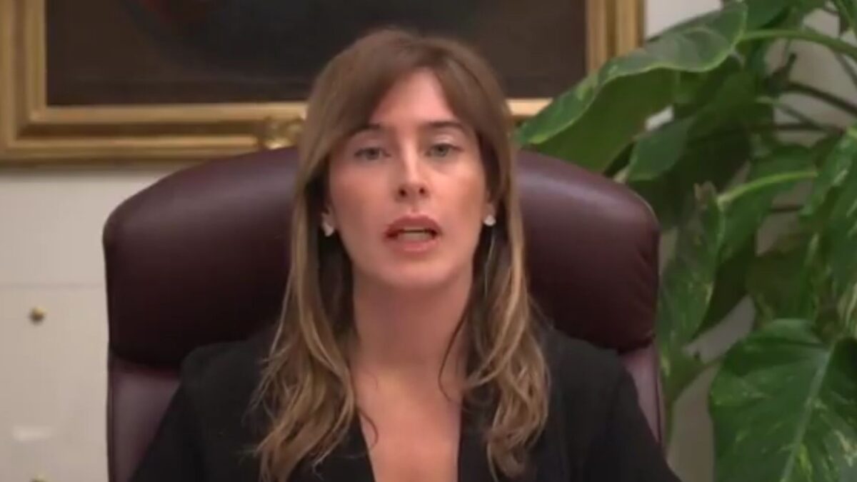 Il rancoroso video di Maria Elena Boschi contro Beppe Grillo