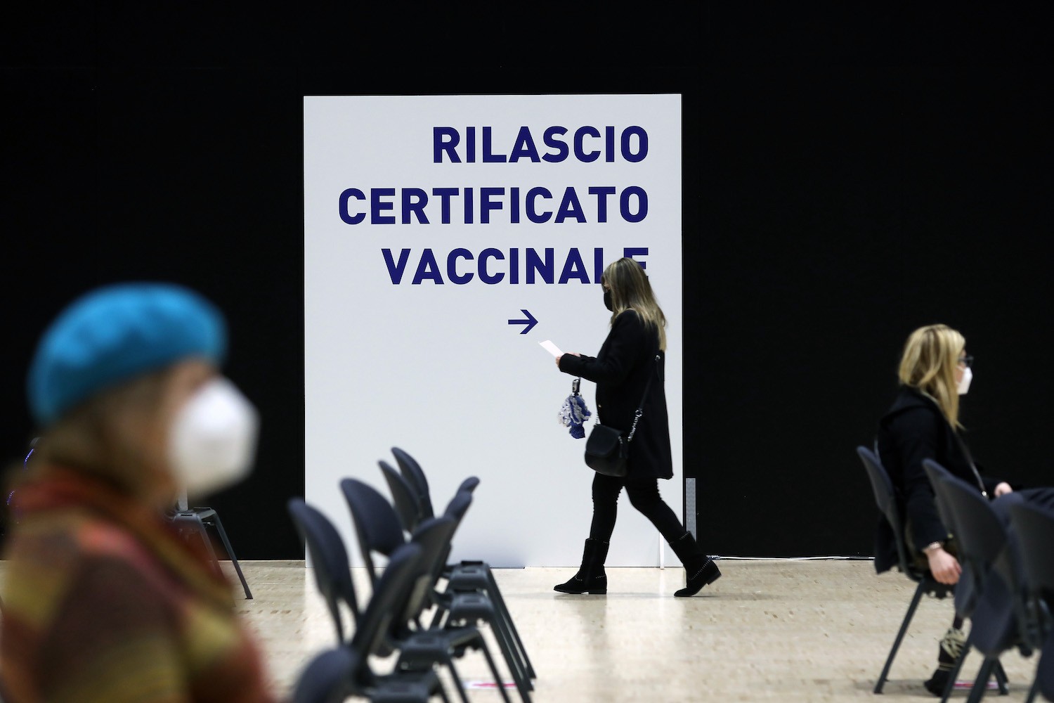 Certificato di vaccinazione. Il governo tarda, le Regioni fanno da sole. Sarà il Lazio a dettare lo standard?