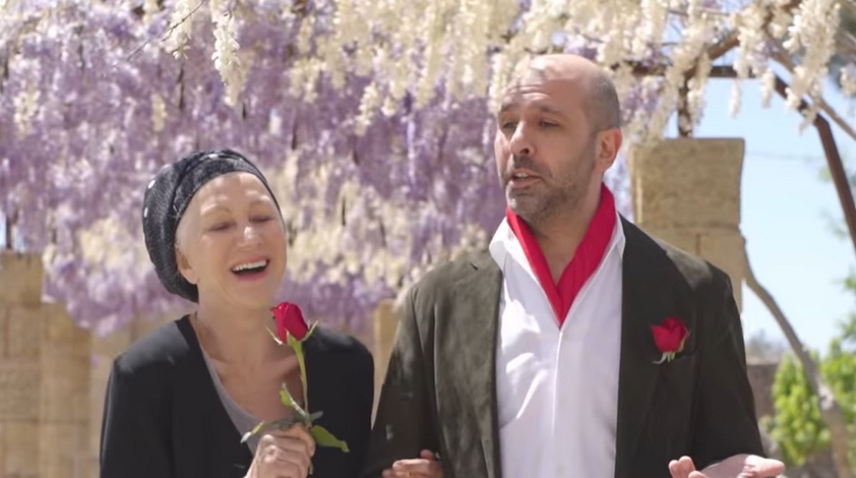 La Vacinada: la nuova canzone di Checco Zalone, con Helen Mirren nel video (Testo e Video)
