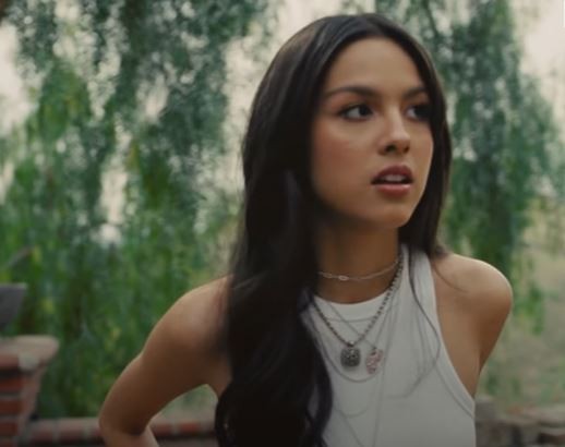 Deja vu, Olivia Rodrigo: ecco il nuovo singolo dopo il boom di ‘Drivers License’ (video)