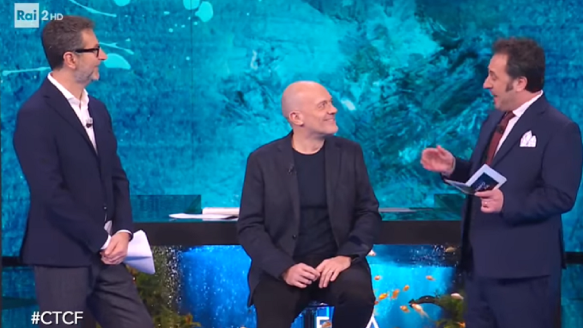 Max Pezzali: “Ho avuto una cotta per la modella Padma Lakshmi, ma ha sposato Salman Rushdie”