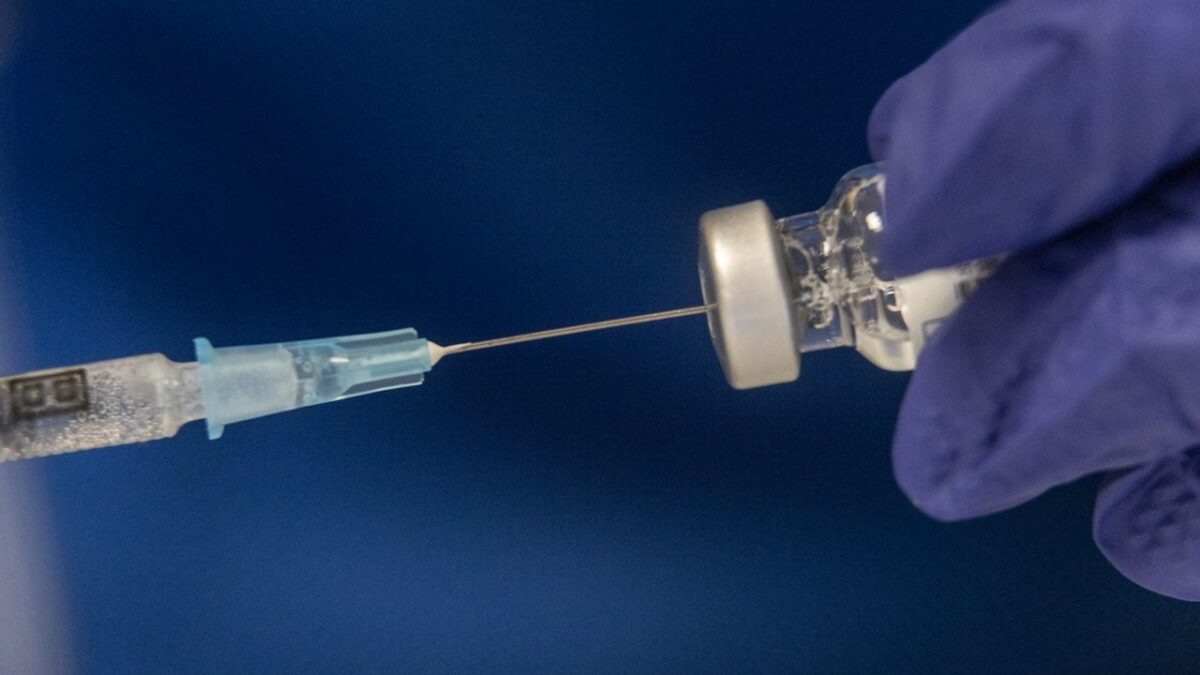 Vaccini: anche Johnson & Johnson ritarda le consegne, il motivo