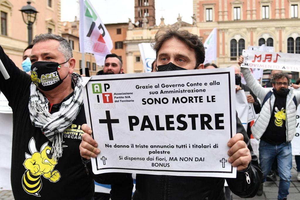Tensione e scontri alla manifestazione “IoApro”
