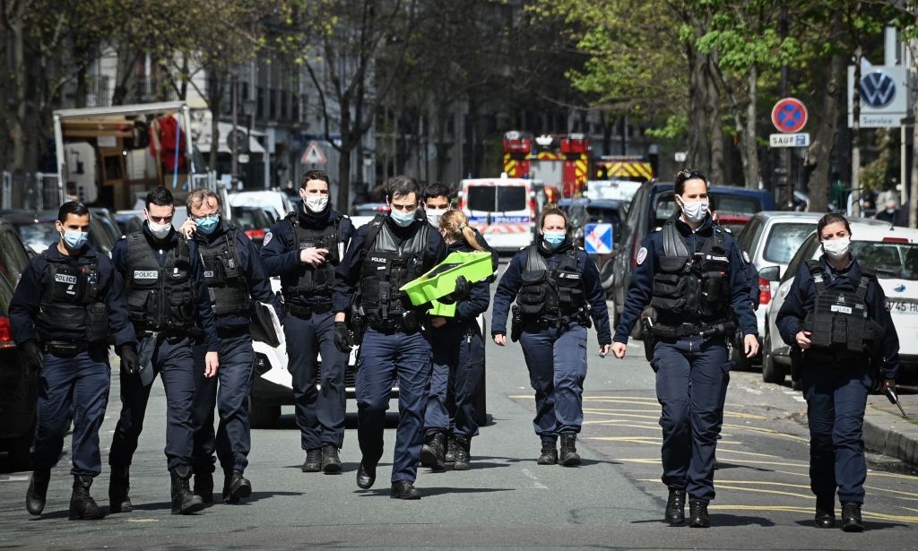 Sparatoria a Parigi, davanti all’ospedale Henry-Dunant: ci sono un morto e un ferito