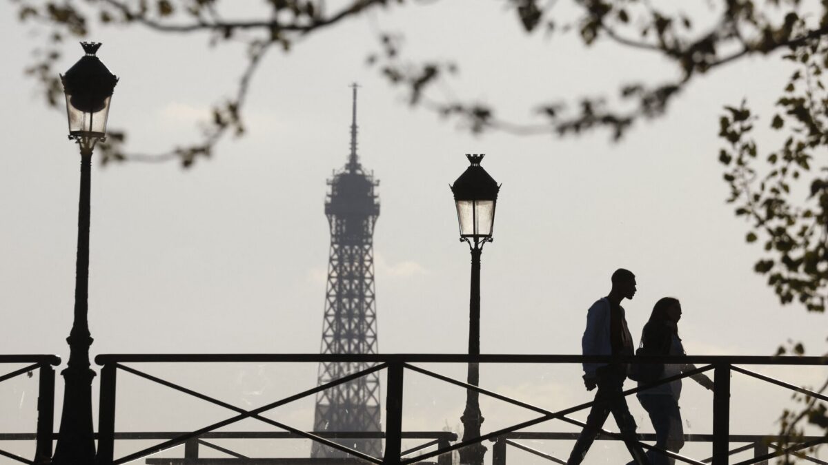 La Francia dirà addio al coprifuoco dal 30 giugno: il confronto con l’Italia