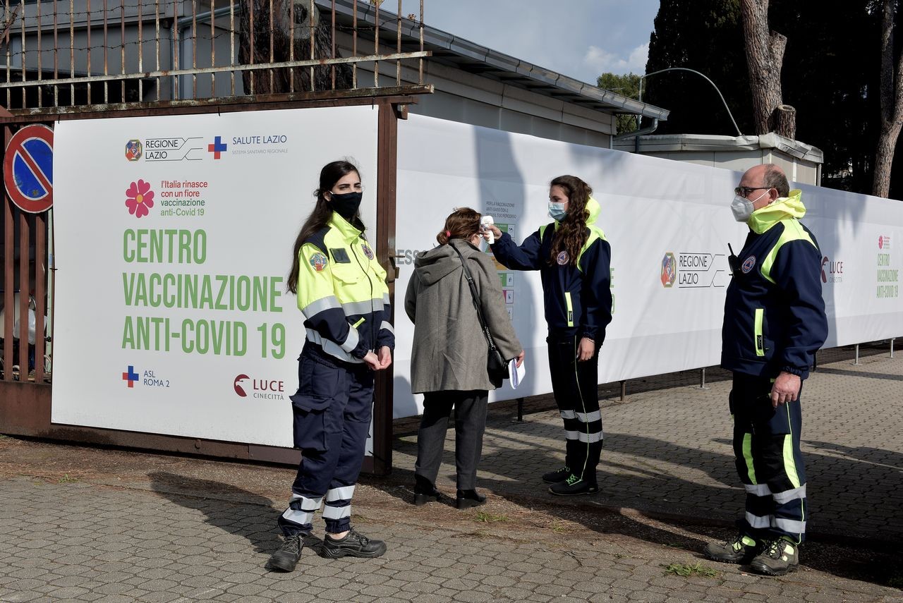 Coronavirus, il bollettino del 21 aprile: 13.844 nuovi casi, 364 morti