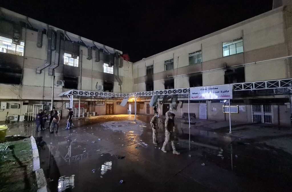 Iraq, incendio in un ospedale Covid: 82 morti