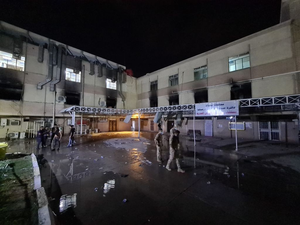 Iraq, incendio in un ospedale Covid: 82 morti