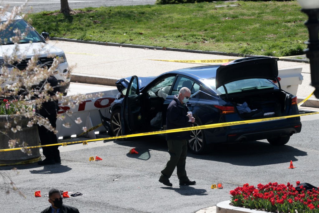 Capitol Hill: un’automobilista travolge le barriere di sicurezza e ammazza un agente. Per il capo della polizia “Non sembra un atto terroristico”