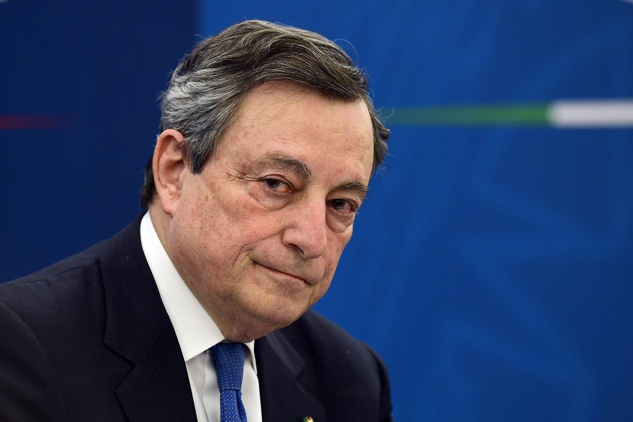 Il potere logora Draghi: in due mesi persi il 5,6% dei consensi