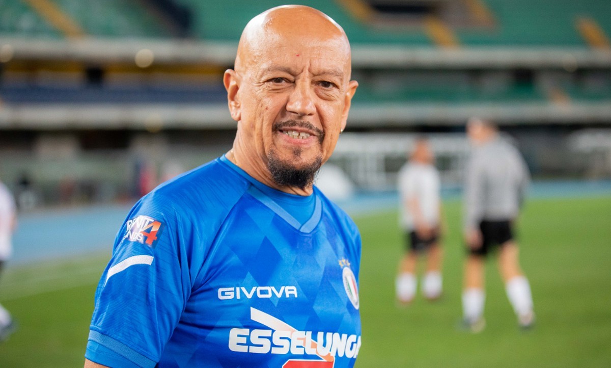 Partita del Cuore, la versione di Enrico Ruggeri: “Nessun episodio sessista. Quando è esplosa la bomba molti sono scappati”