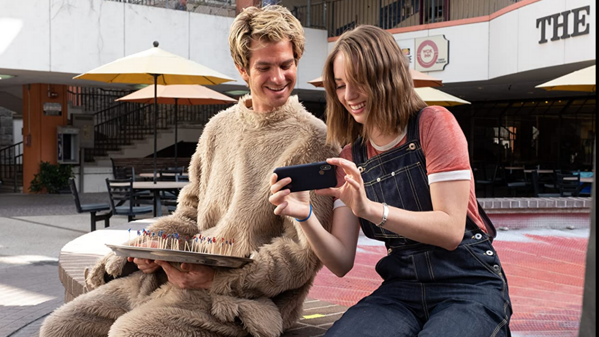 Mainstream: nuovo trailer della dark comedy con Andrew Garfield e Maya Hawke