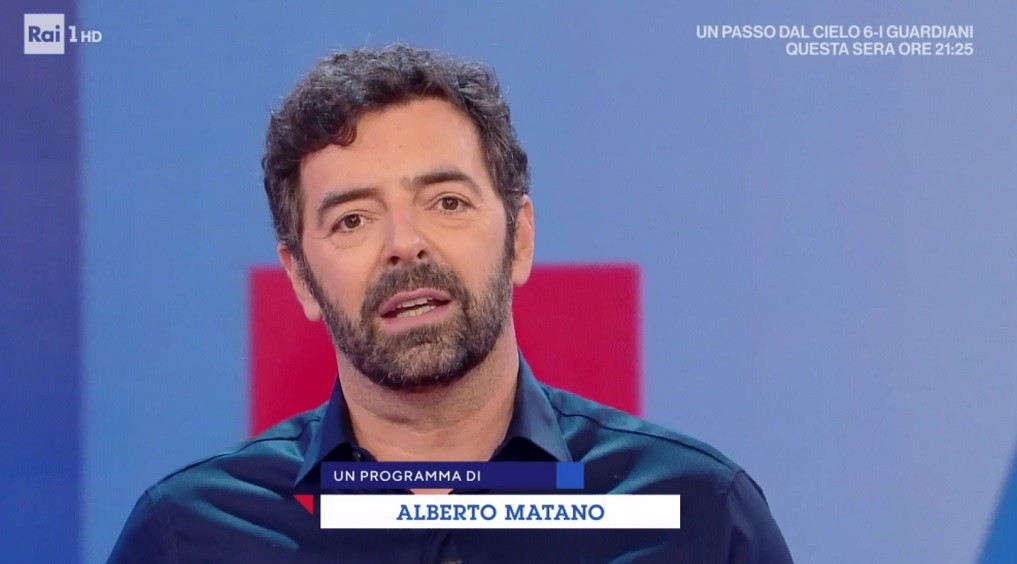 La vita in diretta, Matano saluta Sposini in apertura di puntata: “Hai fatto la storia del programma, noi siamo con te”