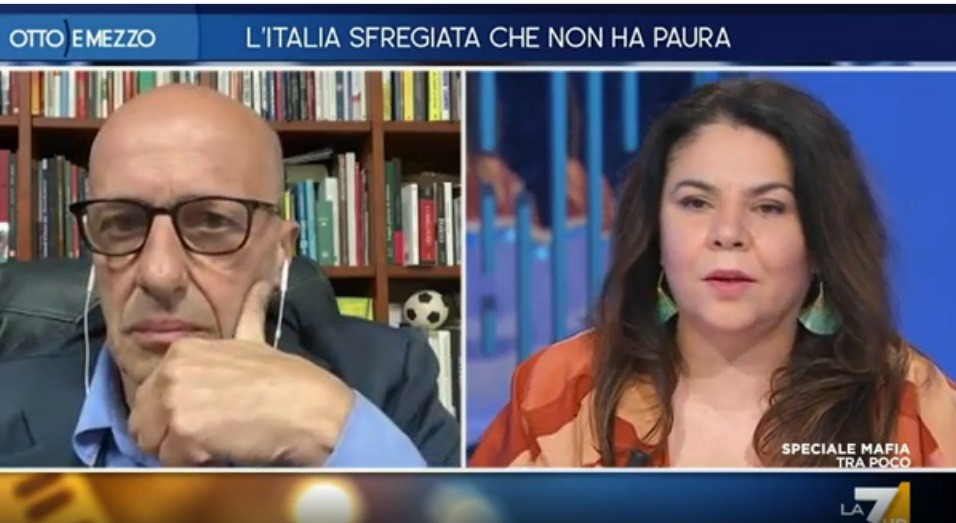 Otto e mezzo, Murgia: “Un poliziotto mi ha chiesto se temevo la sua divisa”