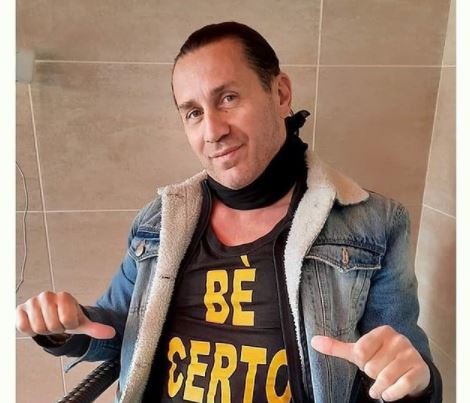 Povia: “Sto scrivendo un brano dal titolo “Non esiste omofobia”, secondo voi se passa la legge potrò cantarlo?”