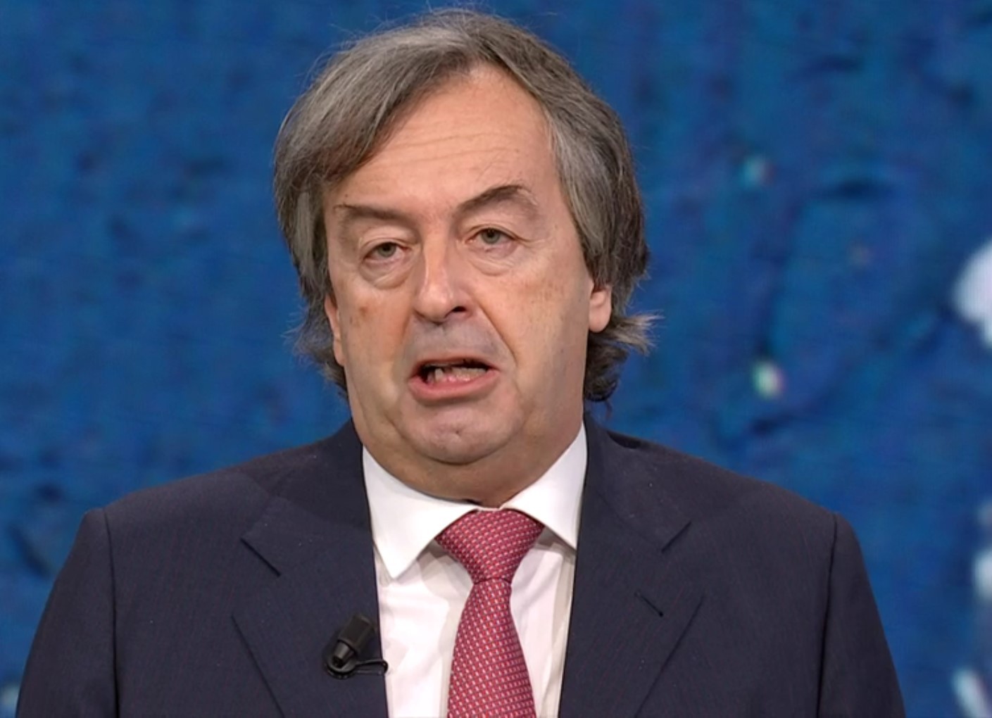 Fuori dal coro, Roberto Burioni contro l’inviata che ha finto di essere sua amica: “È questo il modo di fare giornalismo?”