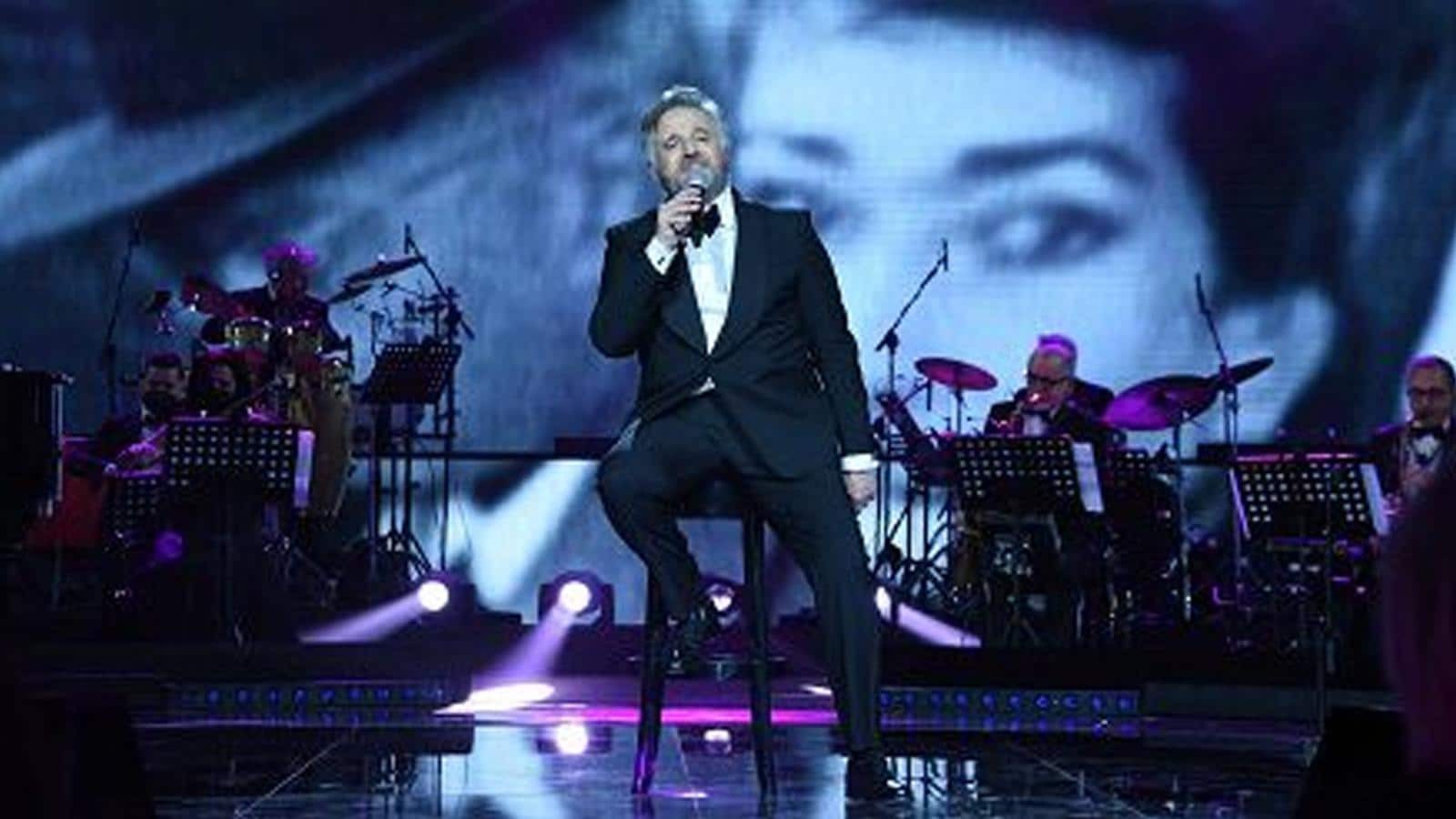 Una serata tra amici, Rai 1 (ri)tenta il varietà del sabato sera con (e per) Christian De Sica