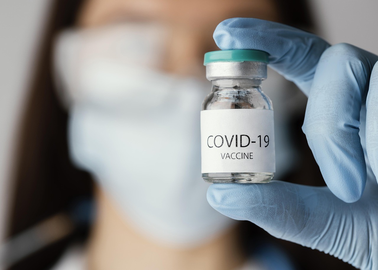 Covid: perché dovremo vaccinarci ancora per diversi anni