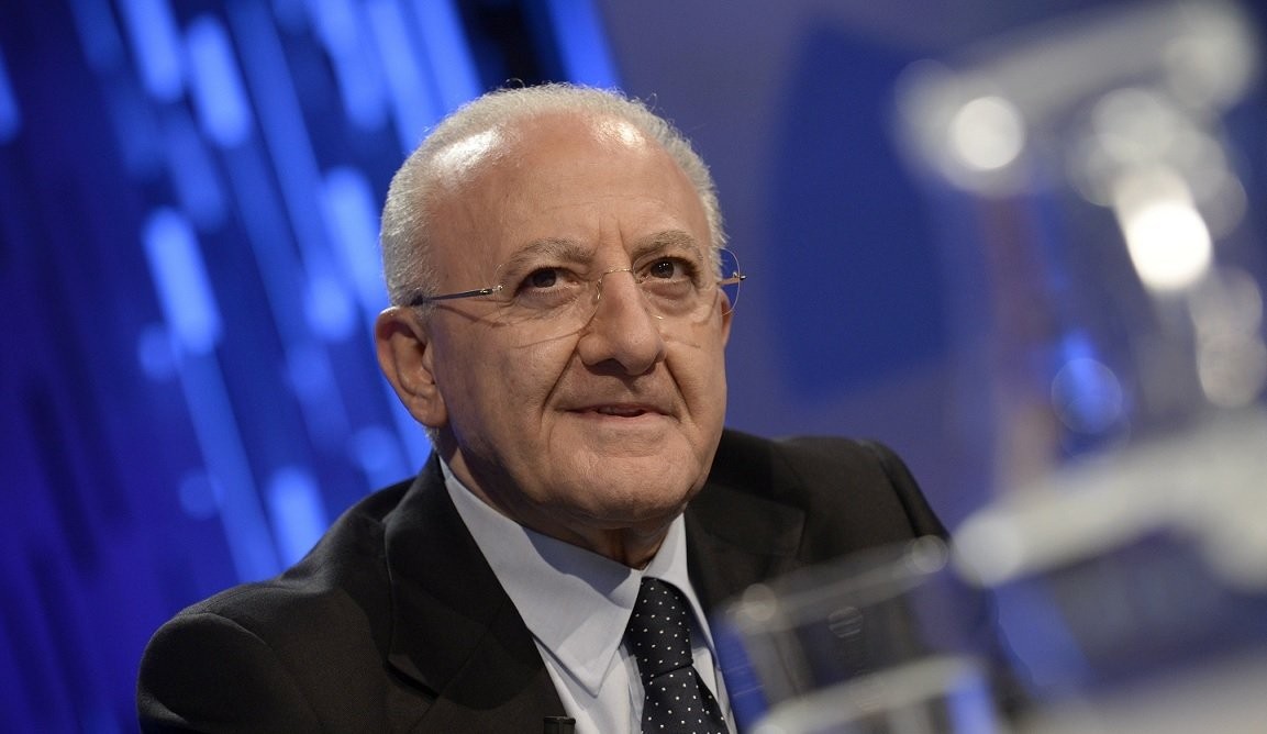 Maurizio Costanzo show, quarta puntata: salta Vincenzo De Luca