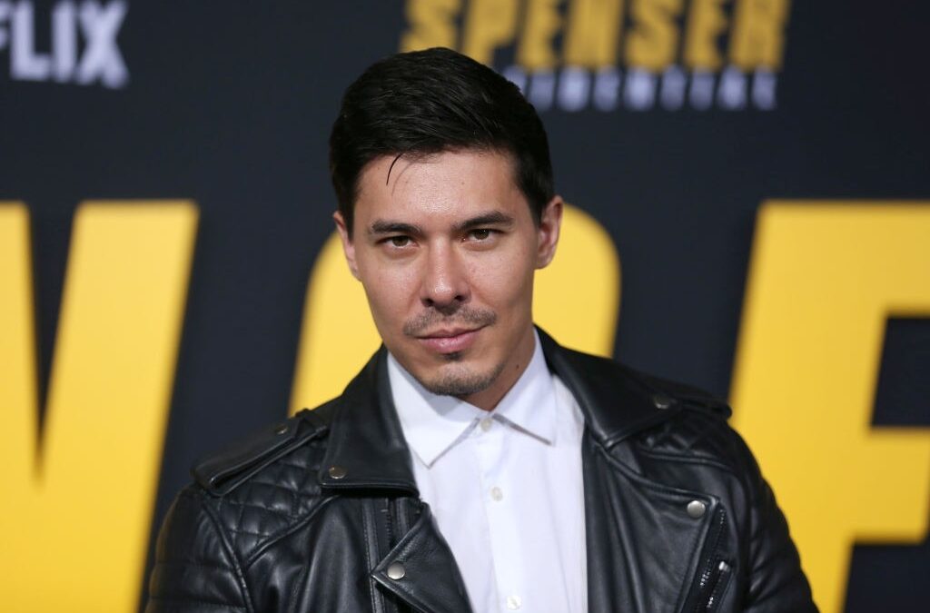 Lewis Tan si unisce a Emma Roberts e Thomas Mann nella commedia romantica “About Fate”